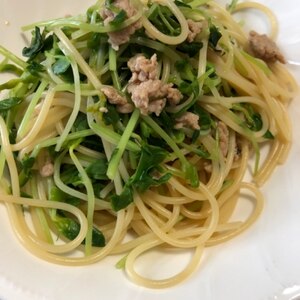 豆苗と豚ミンチの和風パスタ